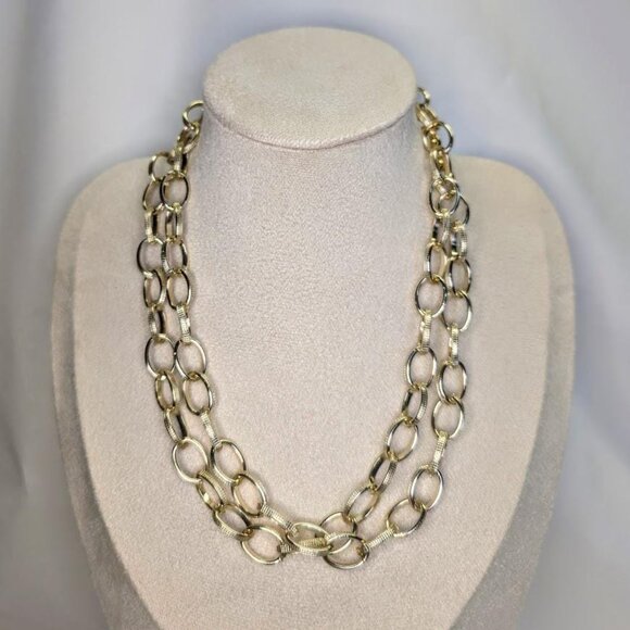 3 for $30 Vintage long light chain with textured links - 17 inches - Picture 5 of 7